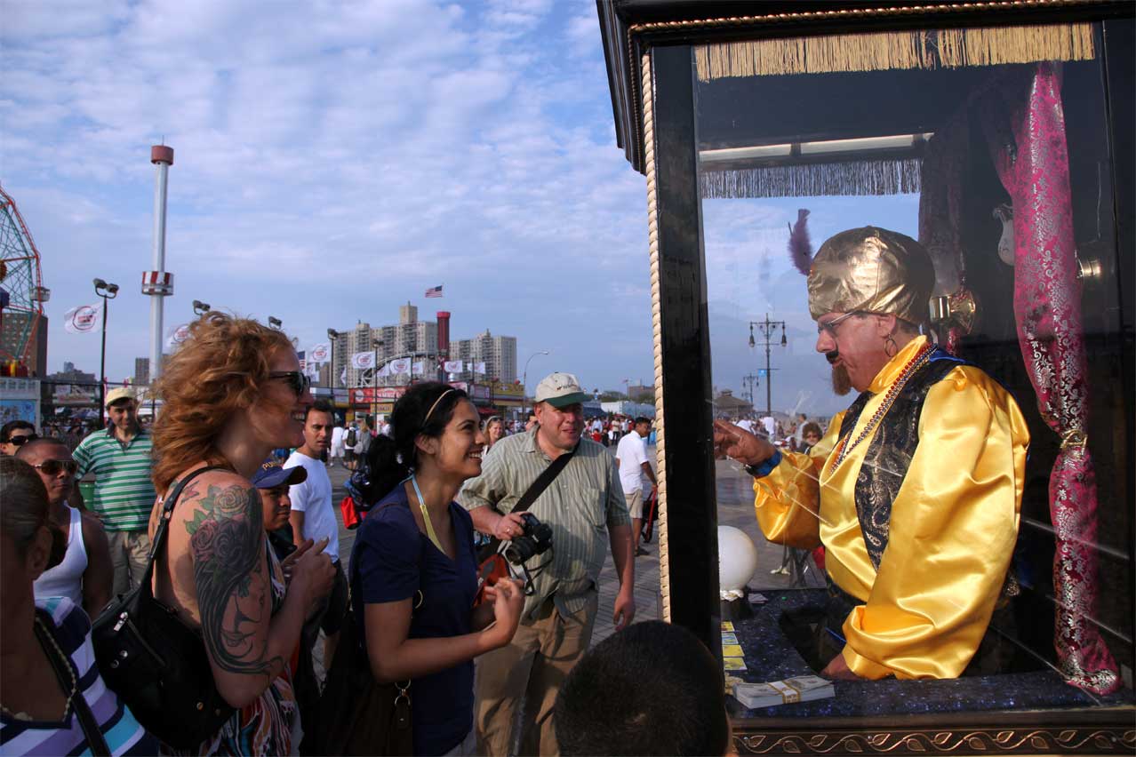 chicks-dig-zoltar.jpg