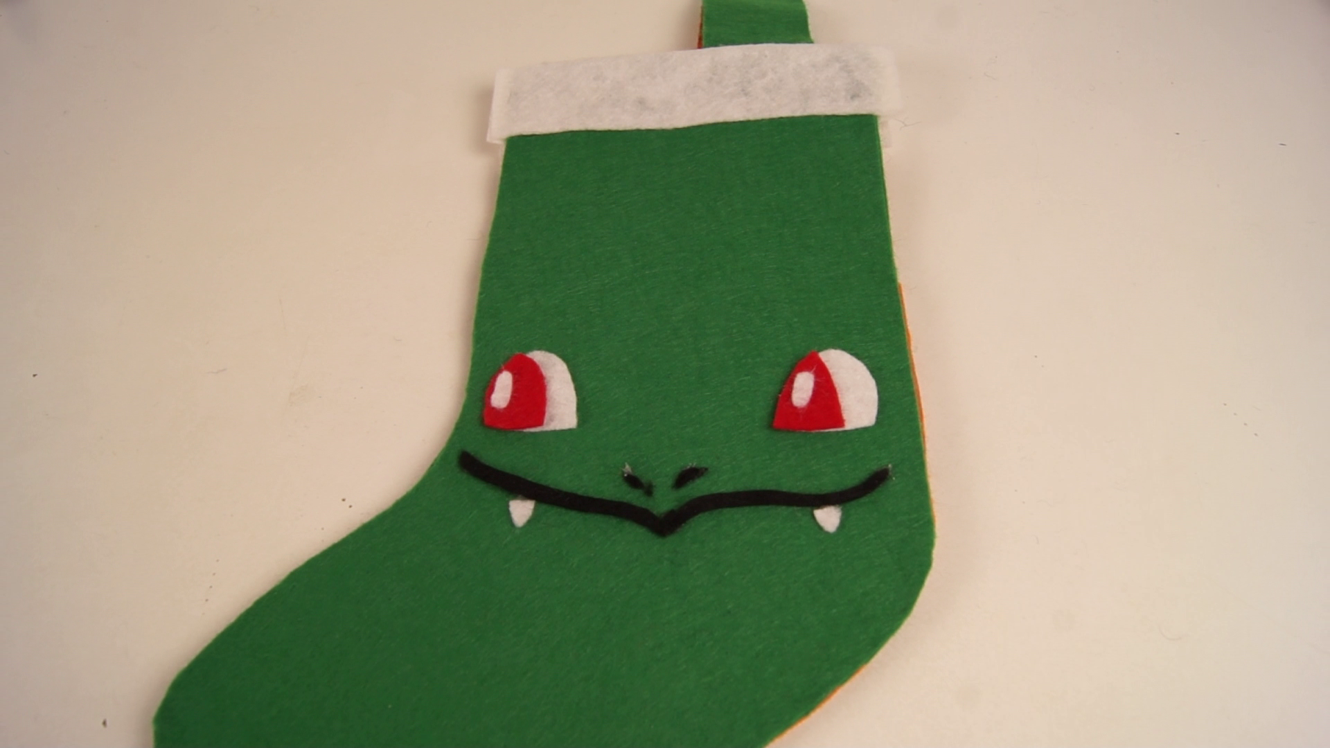 christmas-hacks-diys-builds-nerdy-tips-quick-gift-pokemon-stockings2016-12-10-23h07m27s161.png