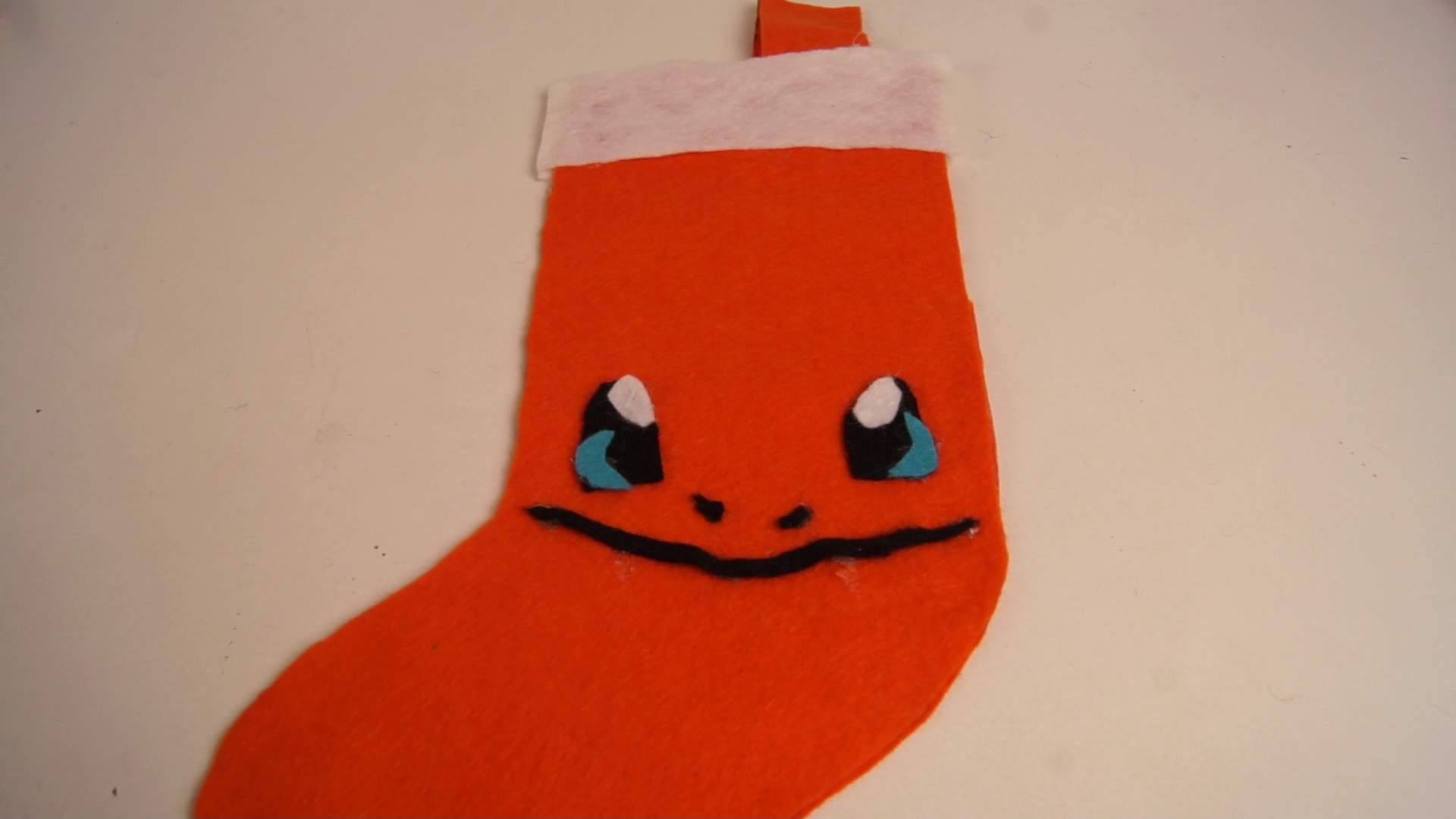 christmas-hacks-diys-builds-nerdy-tips-quick-gift-pokemon-stockings2016-12-10-23h07m45s912.png