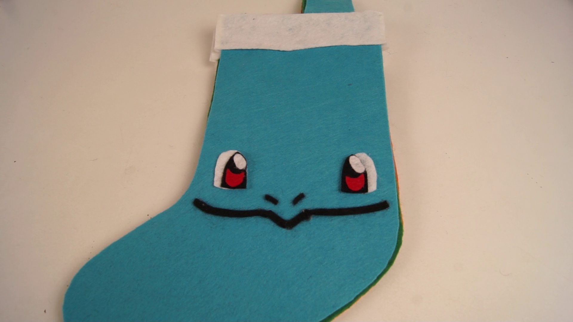 christmas-hacks-diys-builds-nerdy-tips-quick-gift-pokemon-stockings2016-12-10-23h08m01s859.png