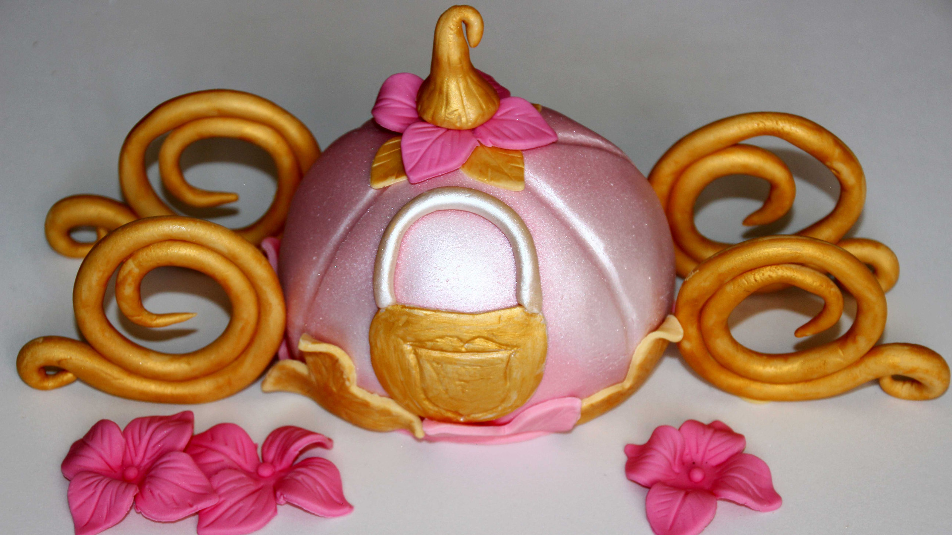 cinderella-carriage-cake-topper-fondant-web.jpg