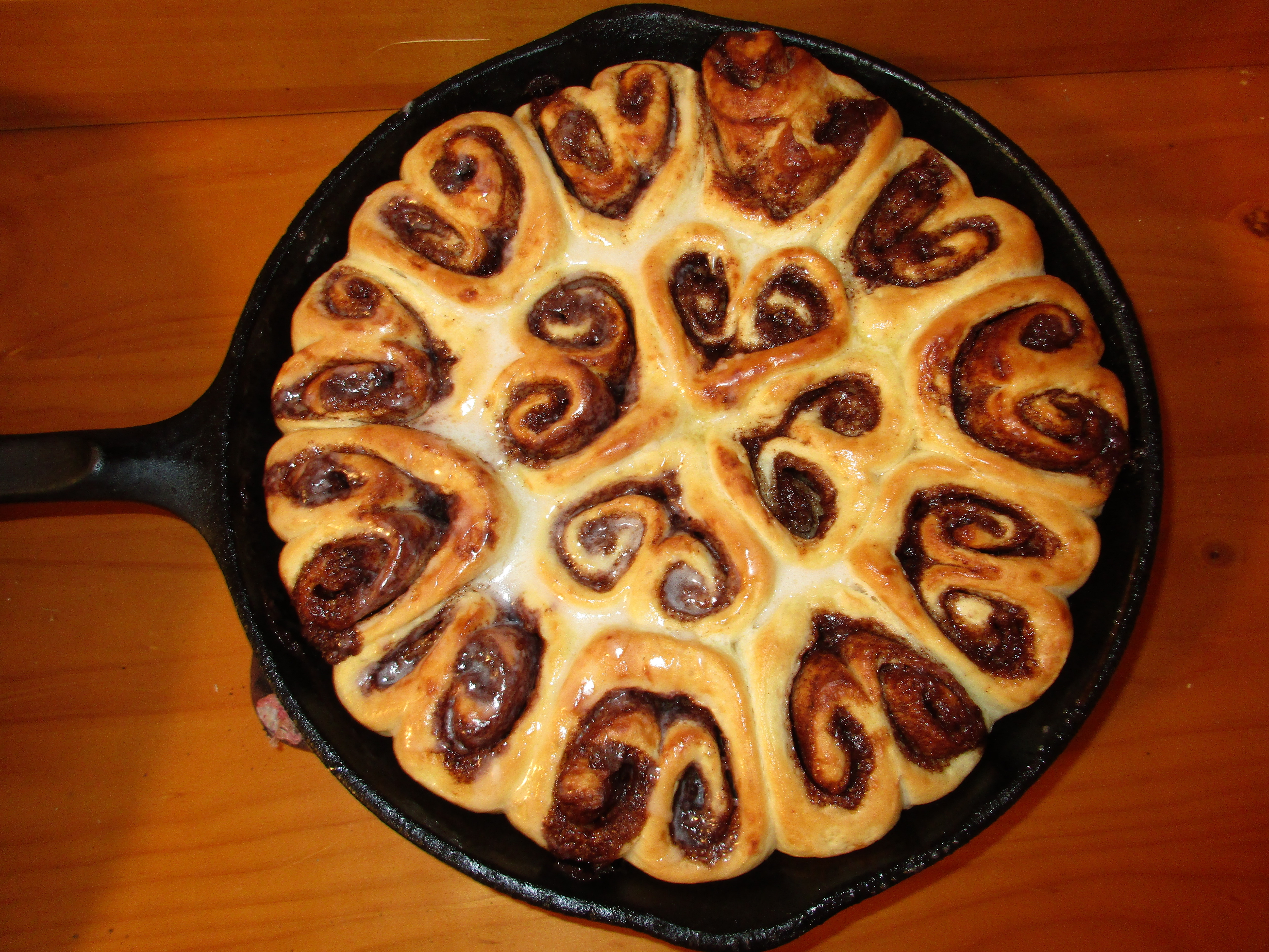 cinnamon rolls 011.JPG