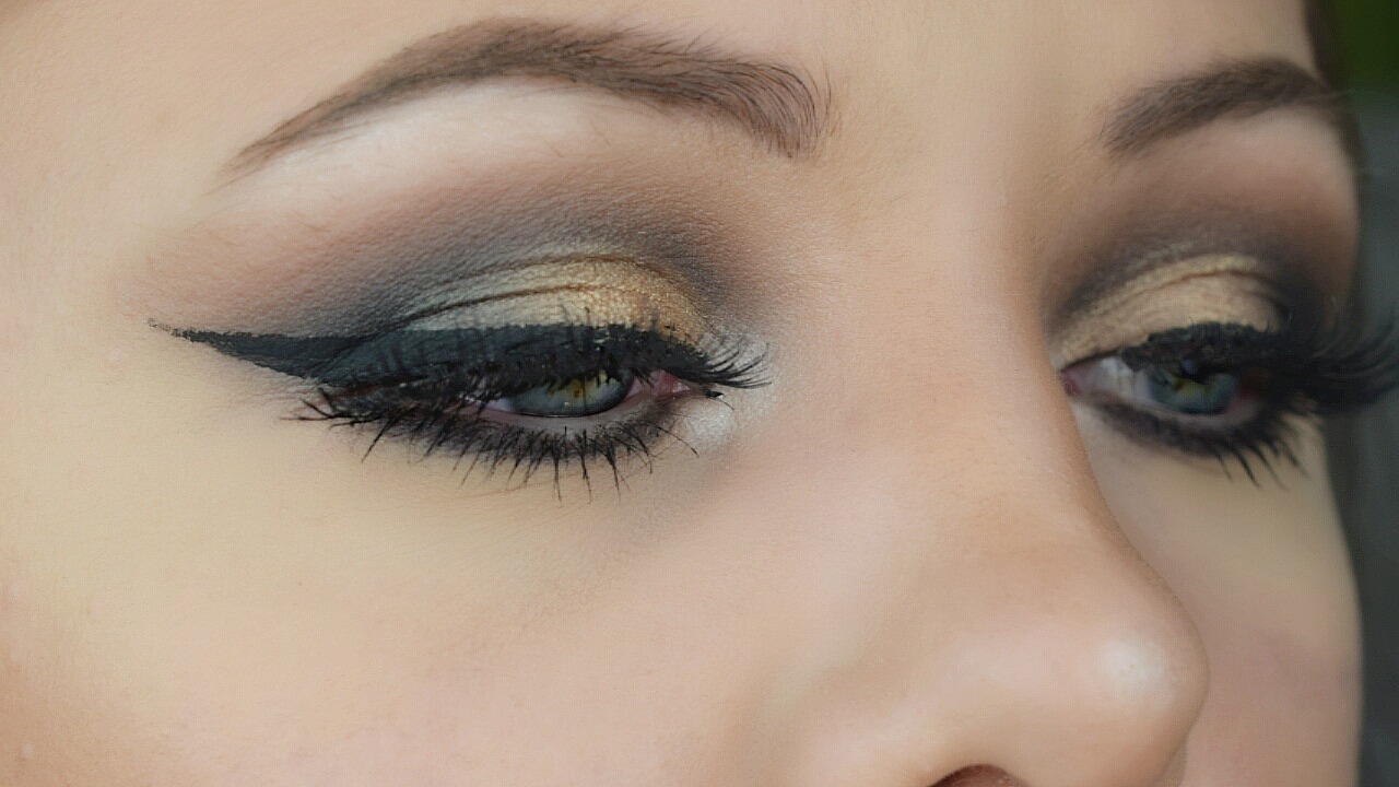 classic smokey eye.jpg