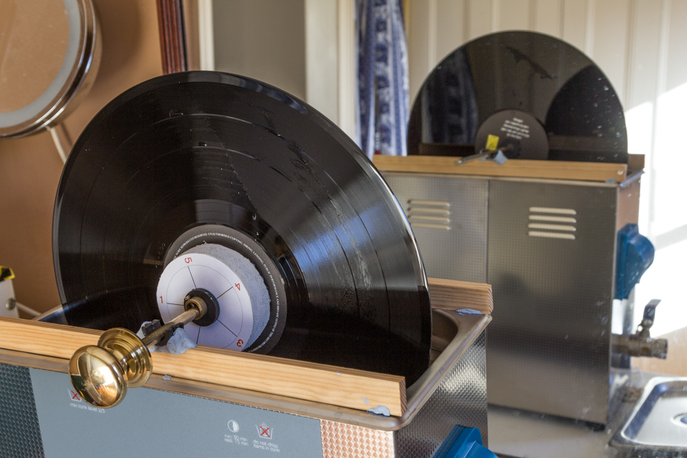 cleaning vinyl records with an ultrasonic cleaner 1.jpg