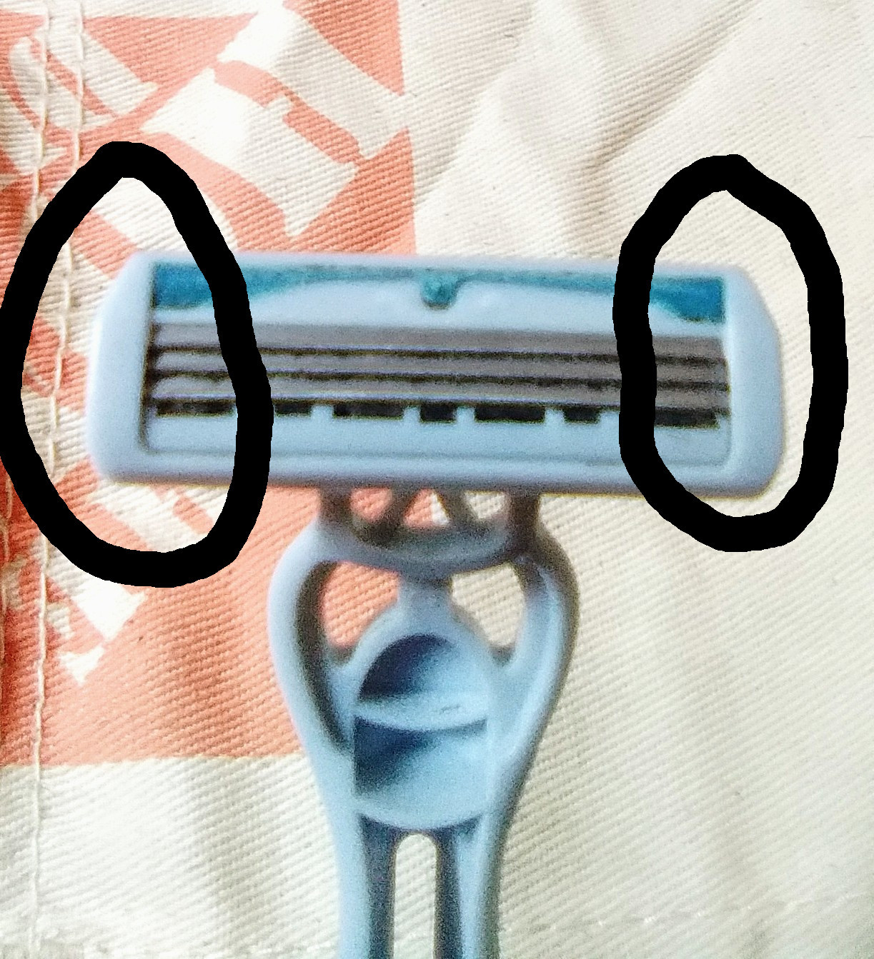 closeuprazor.jpg