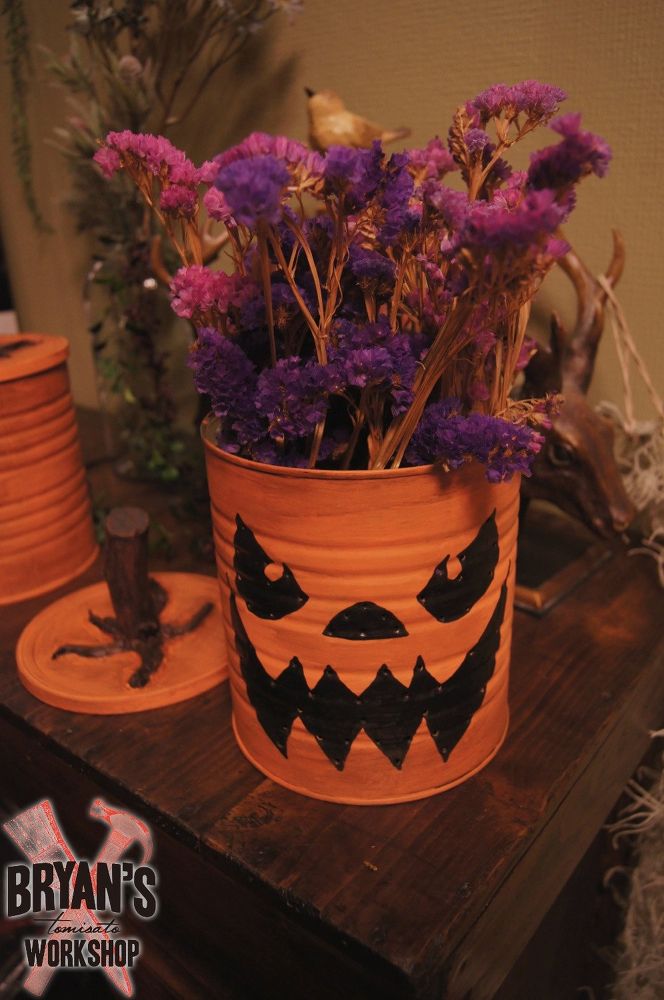 coffee-can-jack-o-lanterns-with-lights--crafts-halloween-decorations-how-to-10.jpg