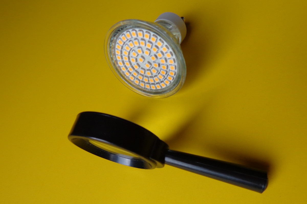 colander_lamp_led_with_magnifier_glass_-_openproducts.jpg