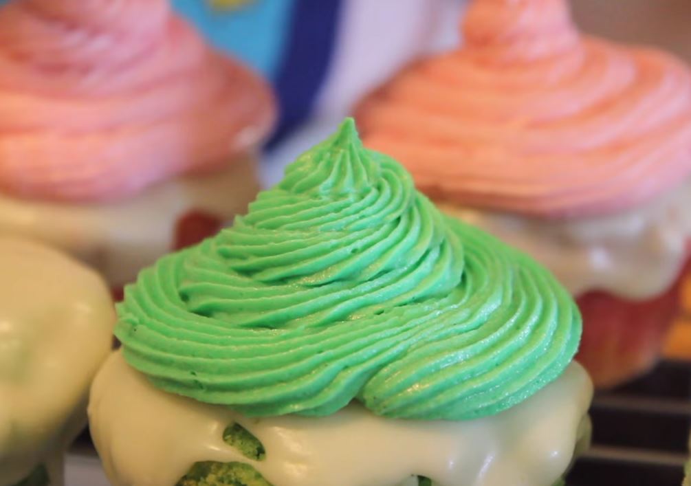 coloured icing29.JPG