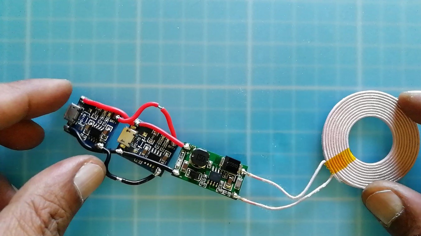 connecting output of charge controllers in parallel.jpg