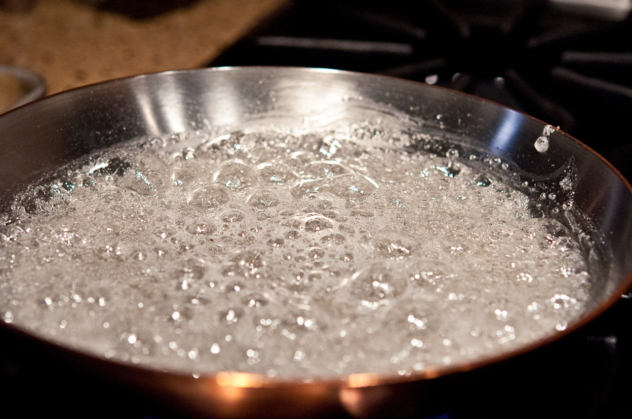 cooking the sugar and water-2193.jpg