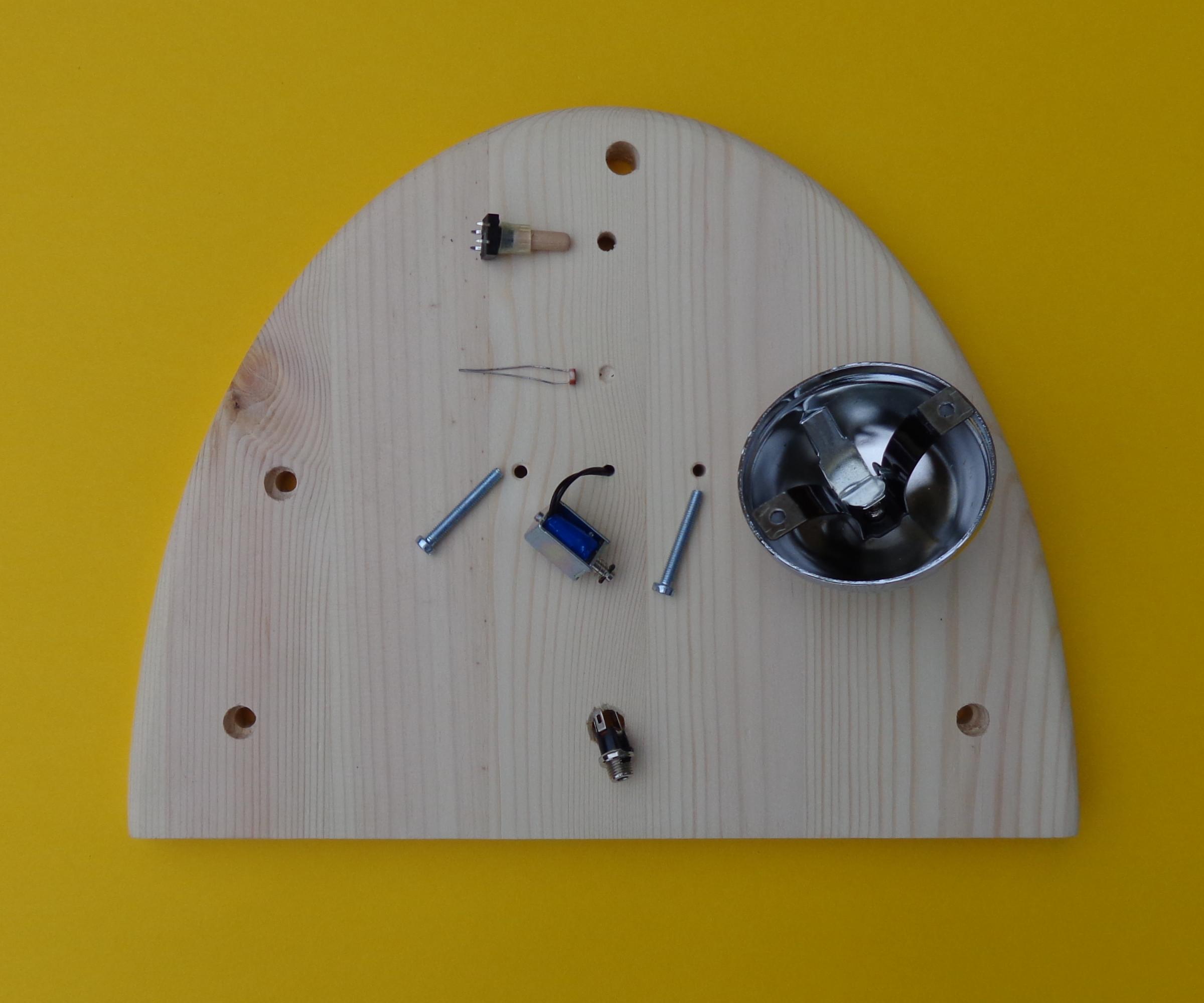 countclock_hours_and_minutes_rear_view_with_power_-_bell_and_button_making.jpg