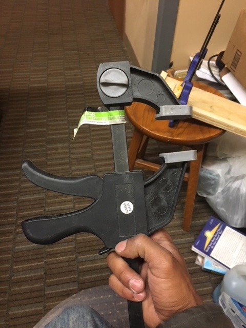 crappy plastic harbor freight clamp do not buy.JPG