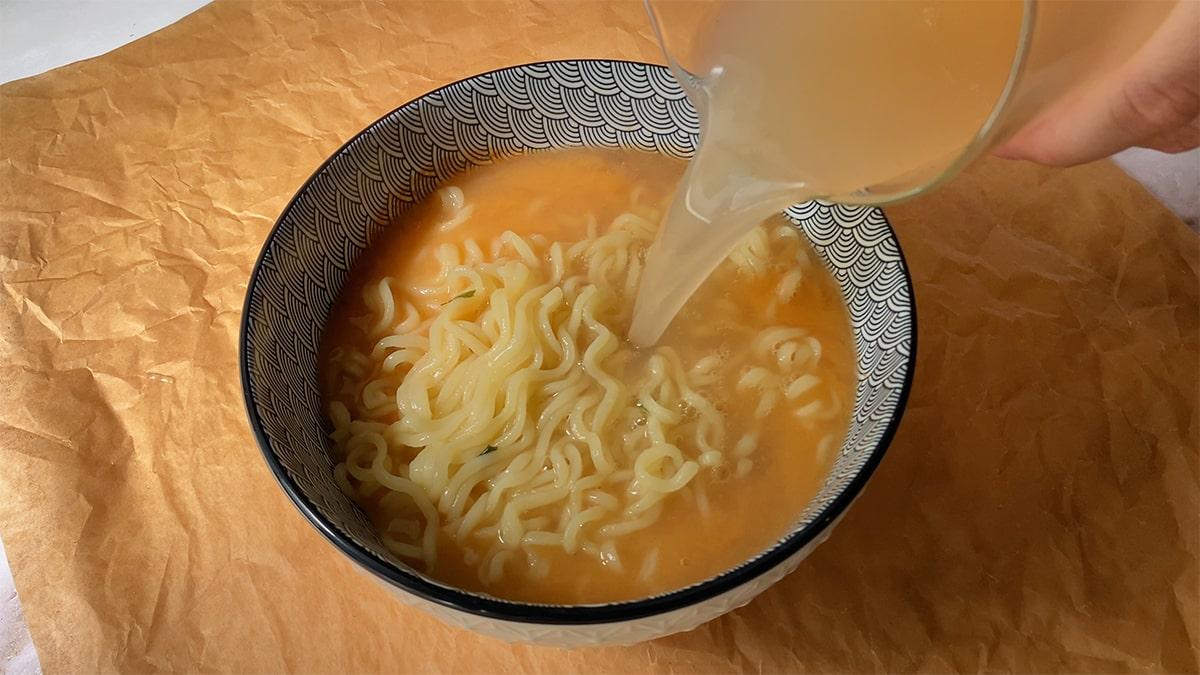 creamy-shrimp-ramen-step-10-min.jpg