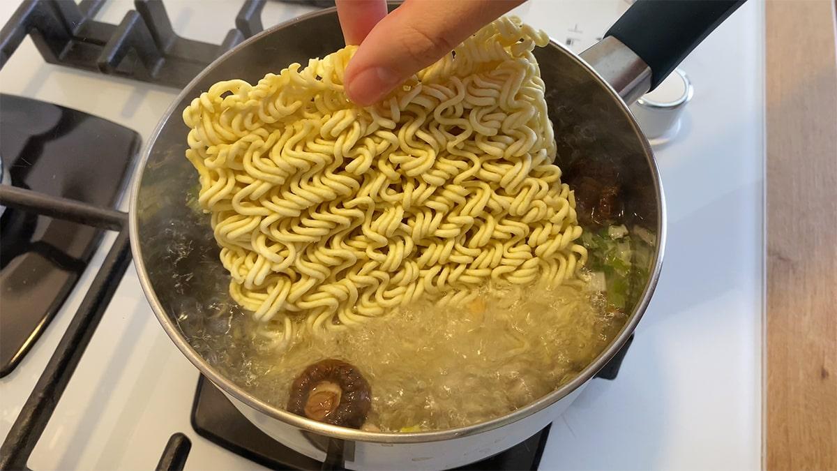 creamy-shrimp-ramen-step-9-min.jpg