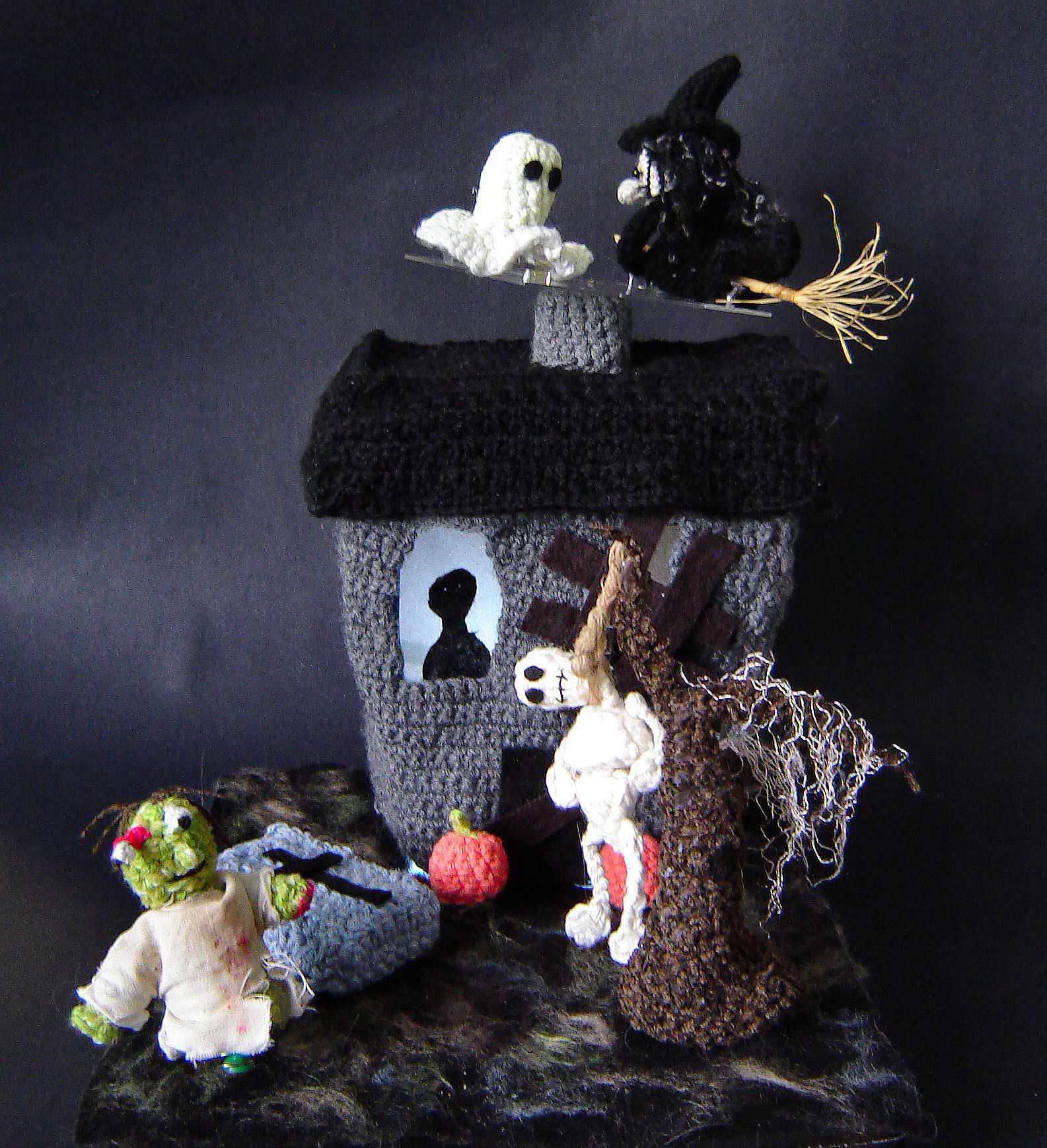 crochet haunted house.JPG