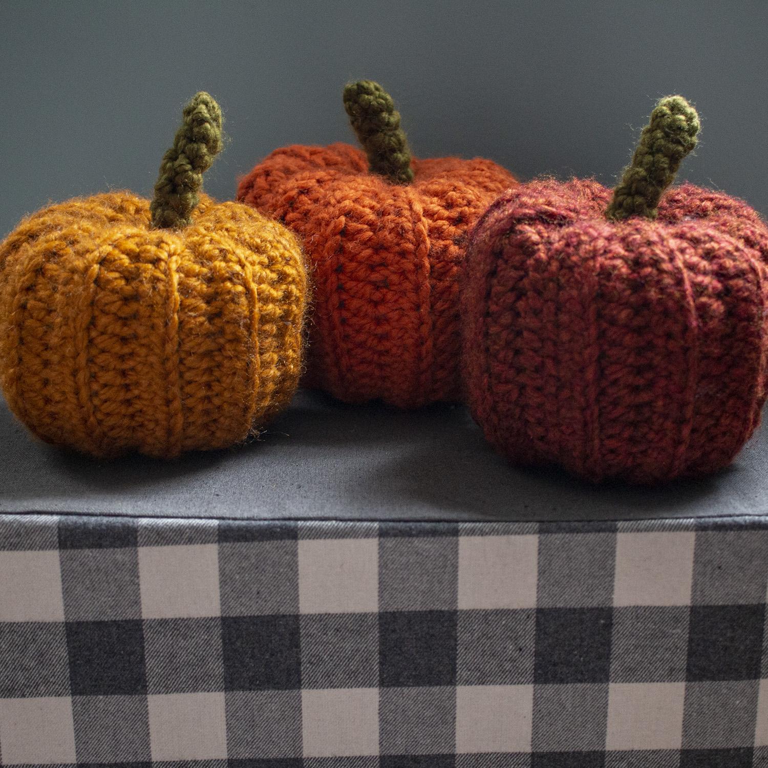 crochet_pumpkins_plaid.jpg