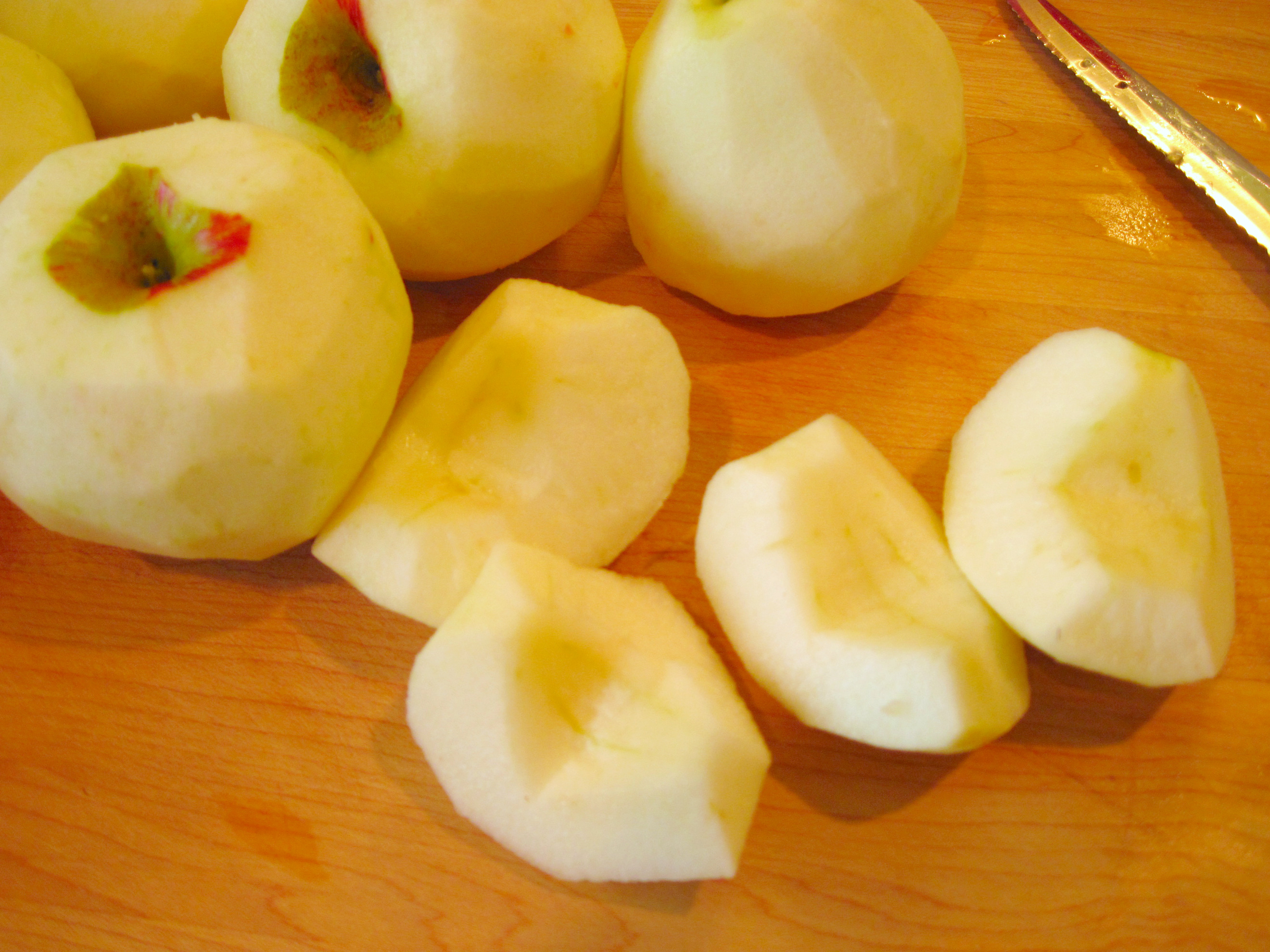 cut-apples-in-quarters.jpg