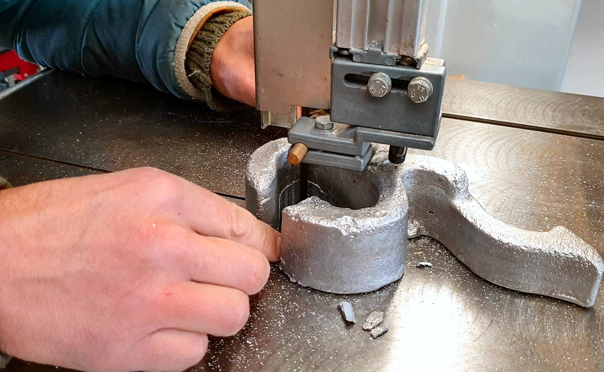 cutting alu rail mount.jpg