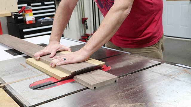 cutting miters I.jpg