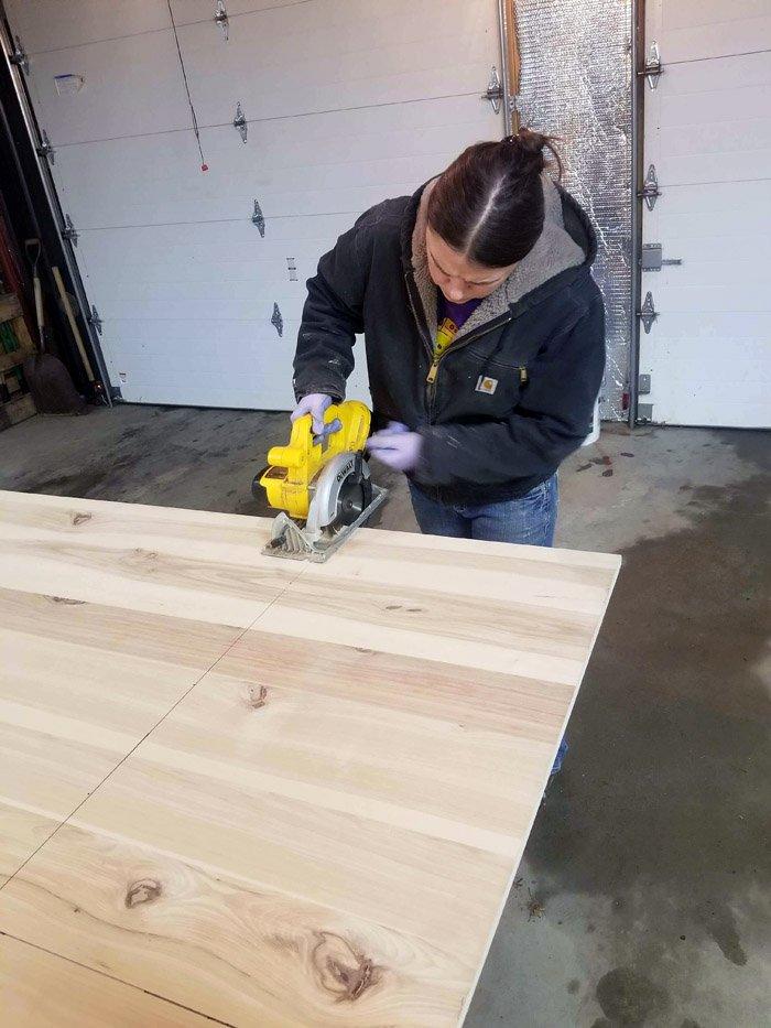 cutting-plywood-skillsaw.jpg