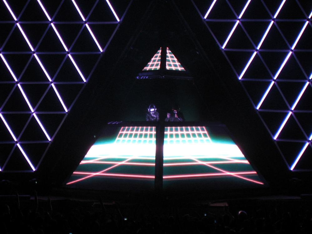 daft-punk-pyramid-stage.jpg