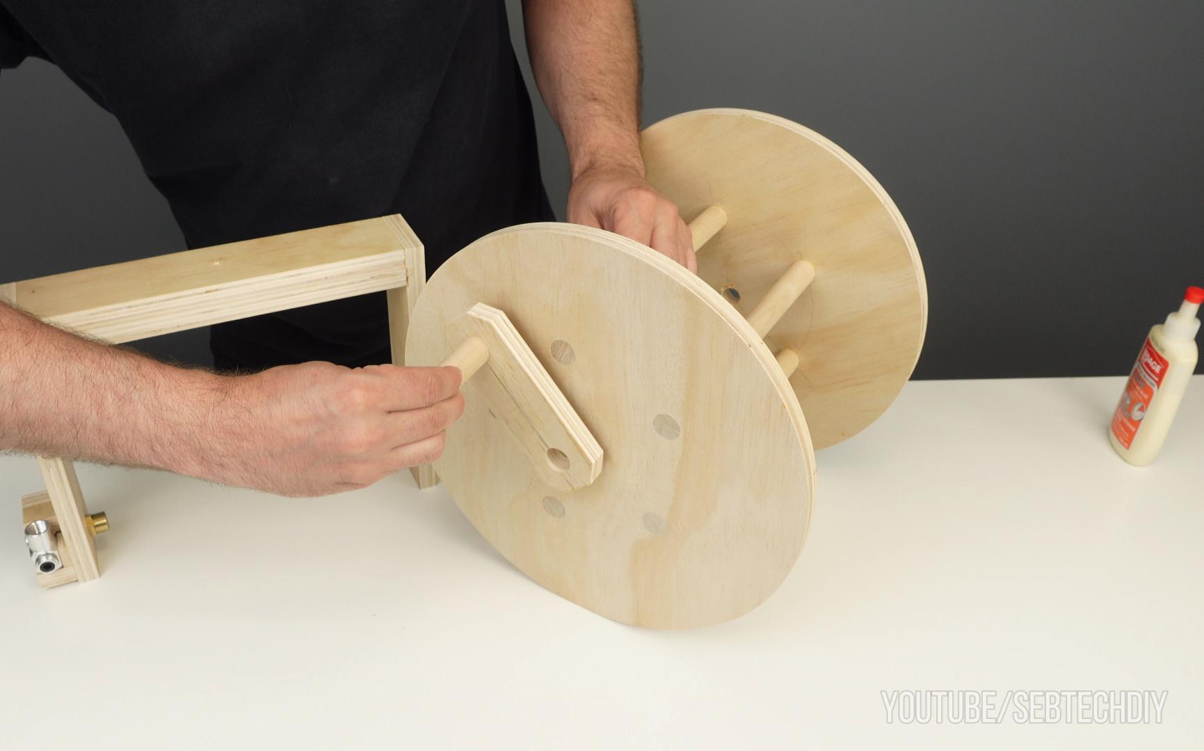 diy_wooden_air_hose_reel_from_plywood-1Y.jpg