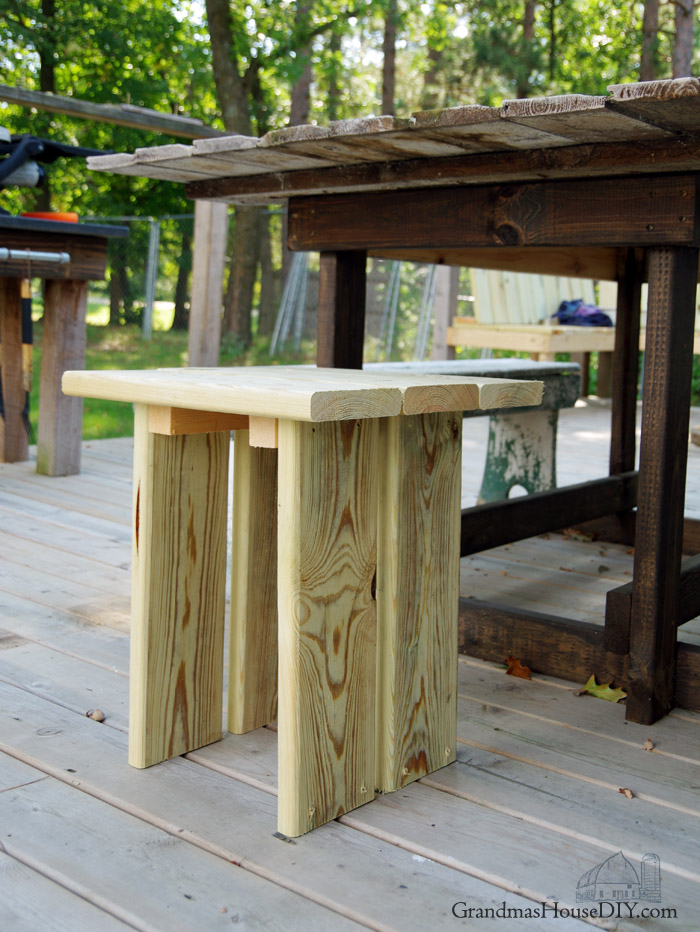 do-it-yourself-outdoor-deck-backyard-stool.jpg