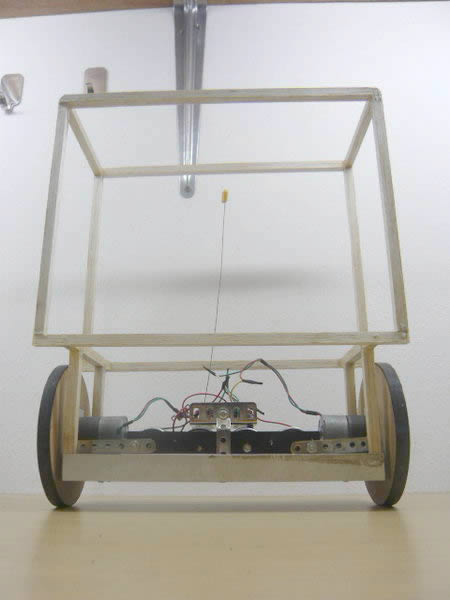 easterngeek.com - wobbly bot, self balancing robot03.jpg