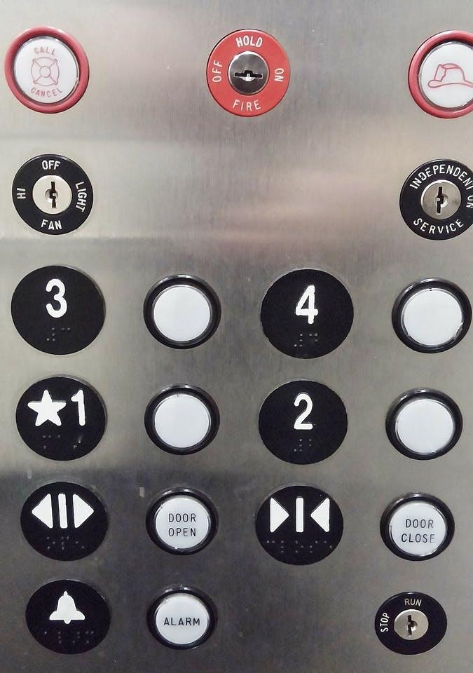 elevator-buttons-248639_1920_Xe3blmnB5M.jpg