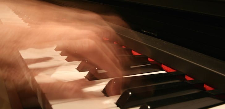 exercises-fast-hands-on-piano_mini.jpeg