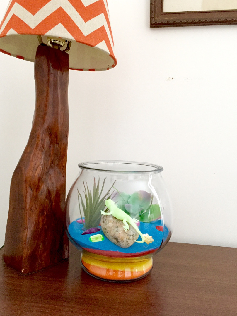 finished decoartive sand terrarium.jpg