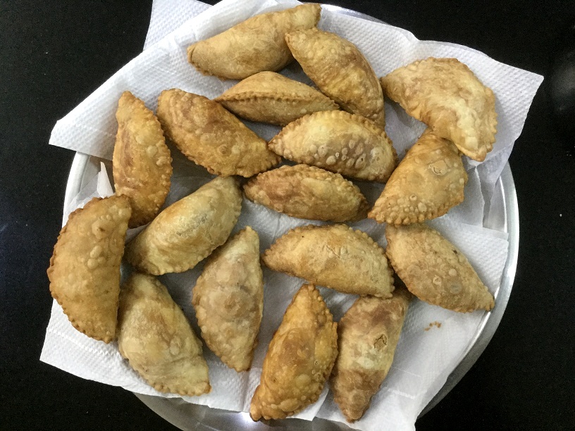 fried gujiyas chocolate 1.jpg