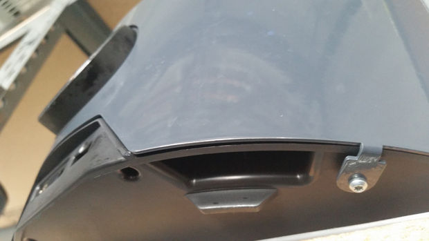 frontPanelBottomScrew.jpg