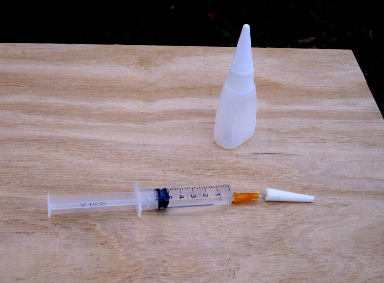 full-syringe_and_little-bottle.jpg