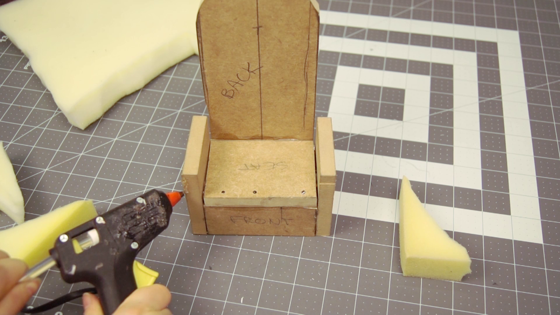 game-of-thrones-iron-throne-phone-charger-usb-nerd-nerdy-desktop-2017-07-15-19h55m08s82.png