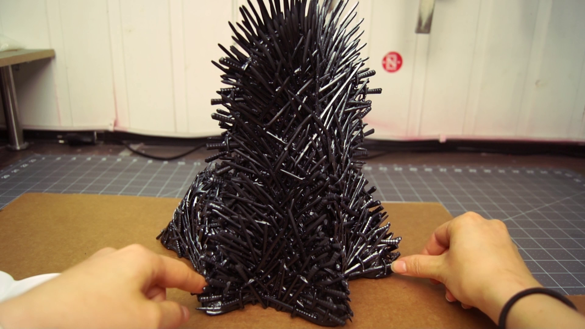 game-of-thrones-iron-throne-phone-charger-usb-nerd-nerdy-desktop-2017-07-15-20h00m57s243.png