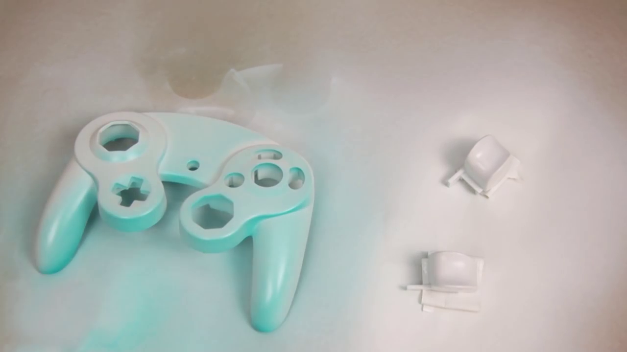 gamecube-controller-glossy-airbrush-spray-paint-mod-custom-2017-03-13-18h39m46s108.png