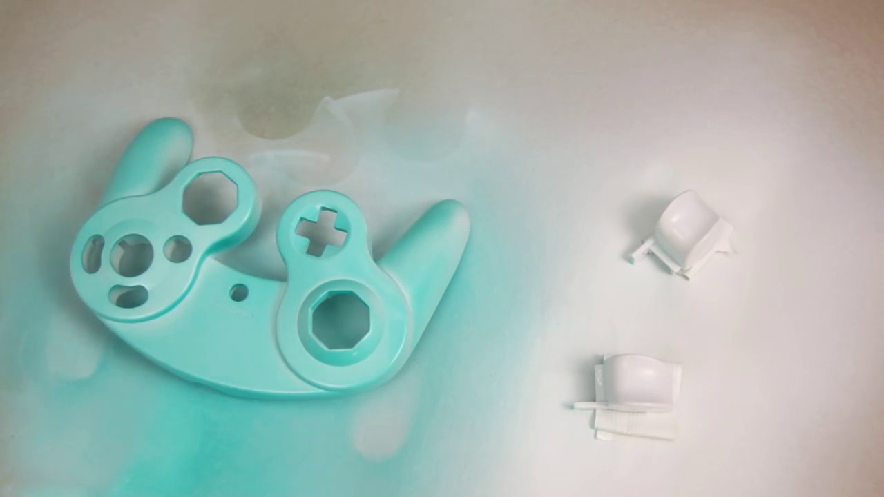 gamecube-controller-glossy-airbrush-spray-paint-mod-custom-2017-03-13-18h39m50s150.png