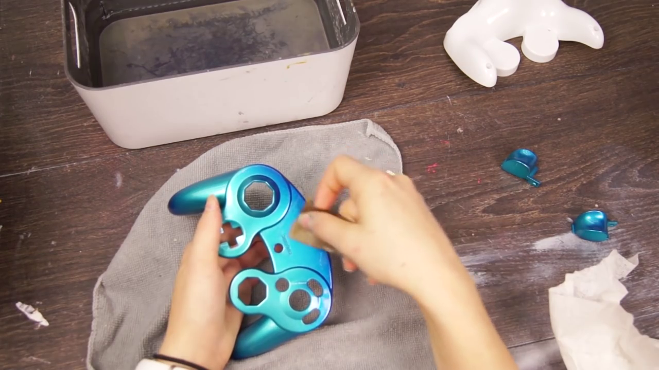 gamecube-controller-glossy-airbrush-spray-paint-mod-custom-2017-03-13-18h41m20s19.png