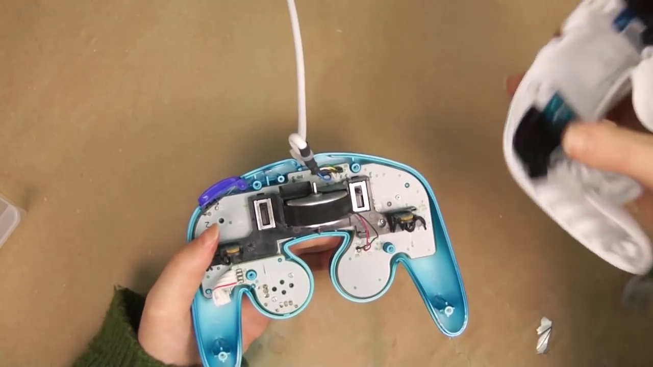 gamecube-controller-glossy-airbrush-spray-paint-mod-custom-2017-03-13-18h42m40s62.png