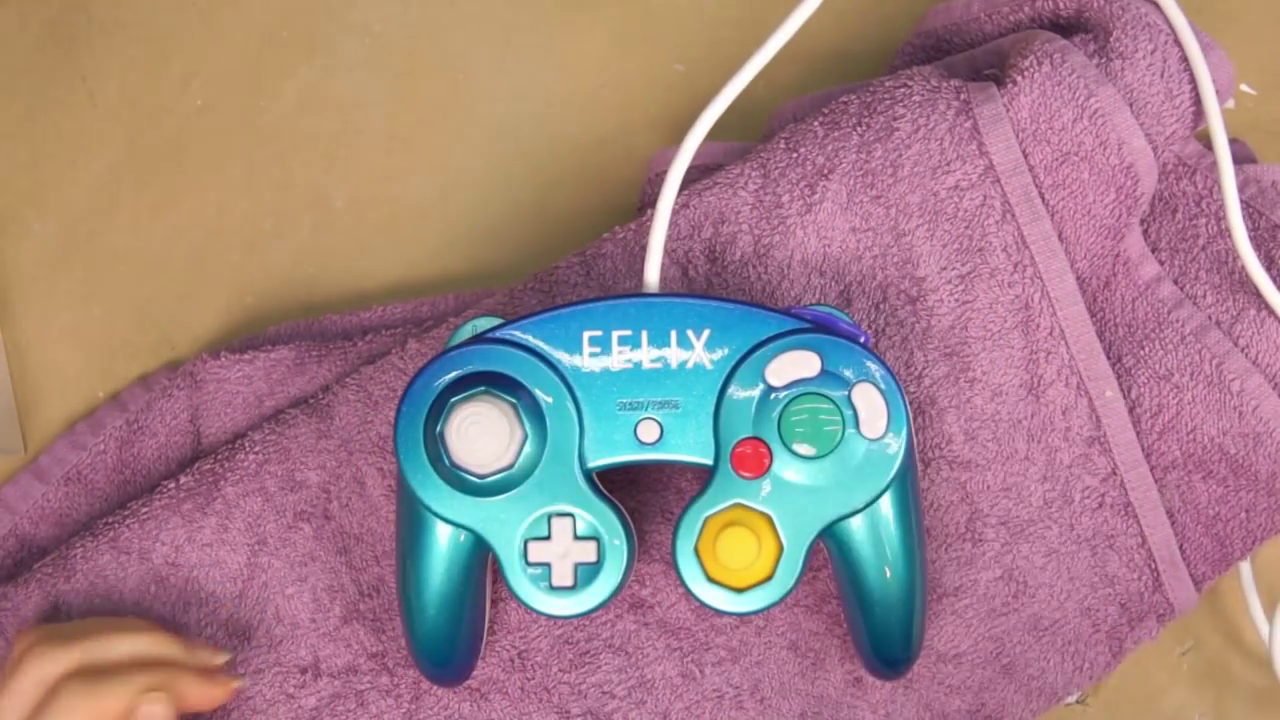 gamecube-controller-glossy-airbrush-spray-paint-mod-custom-2017-03-13-18h42m49s140.png