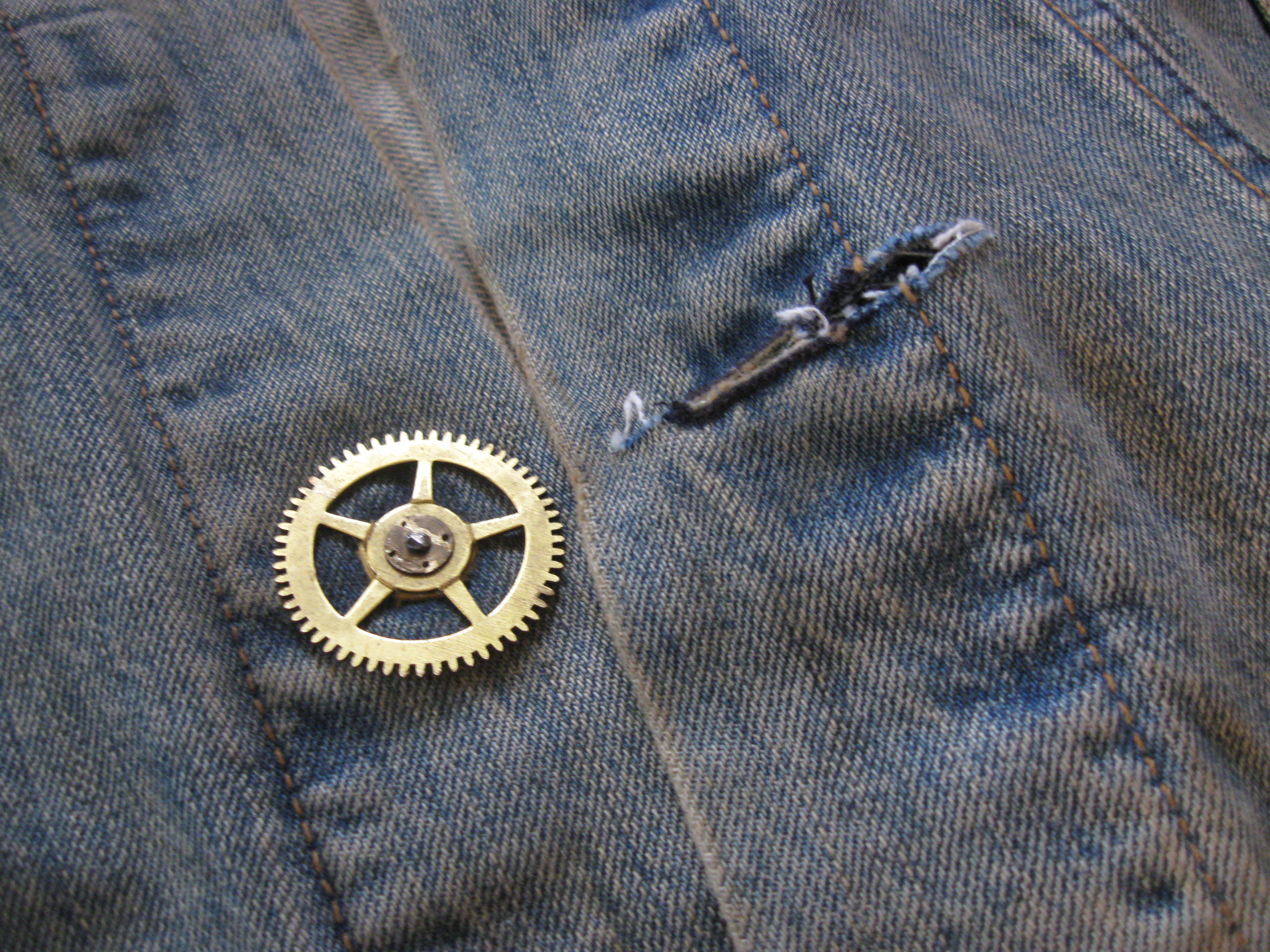 gear buttons 005.JPG