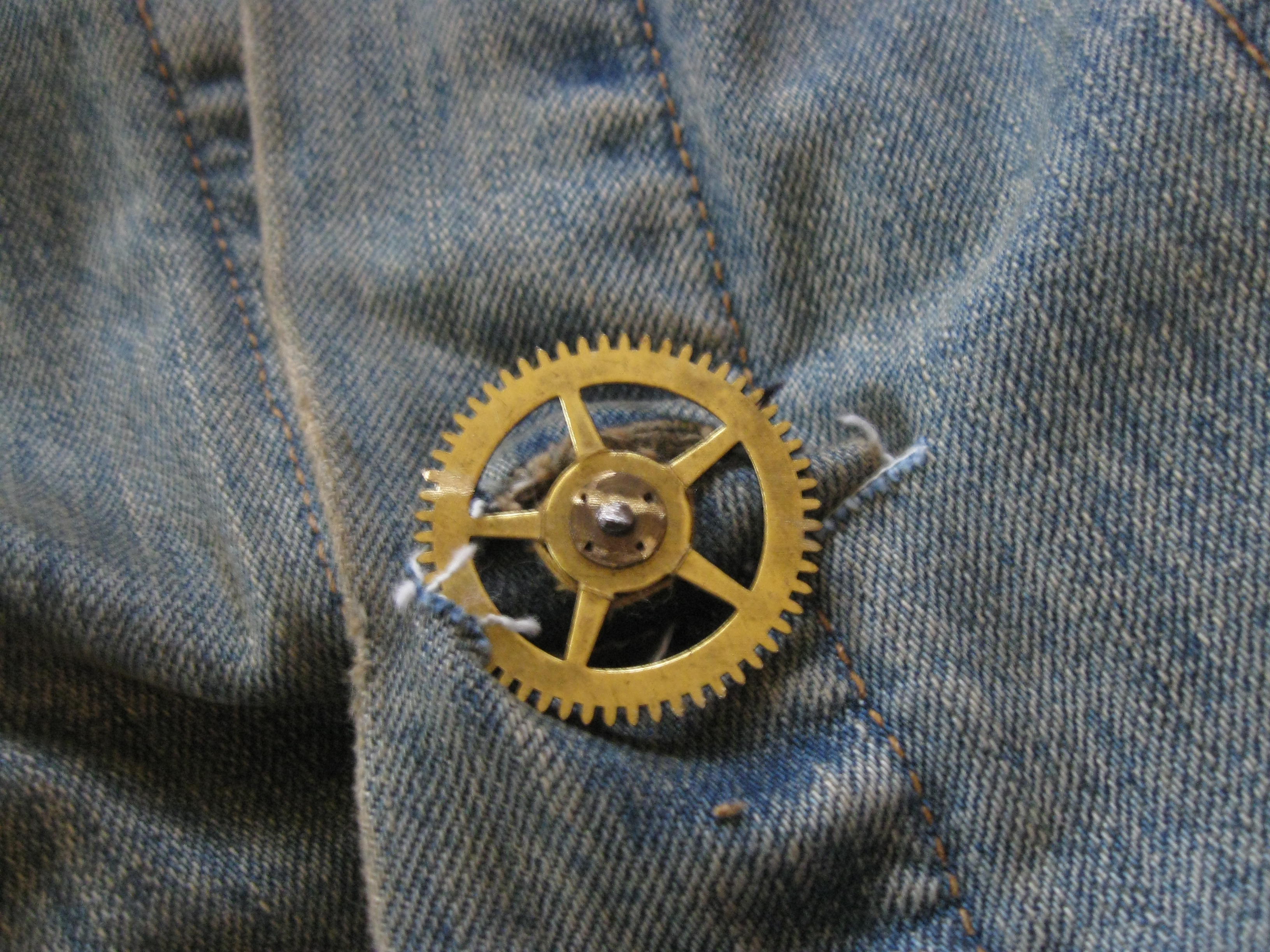 gear buttons 006.JPG