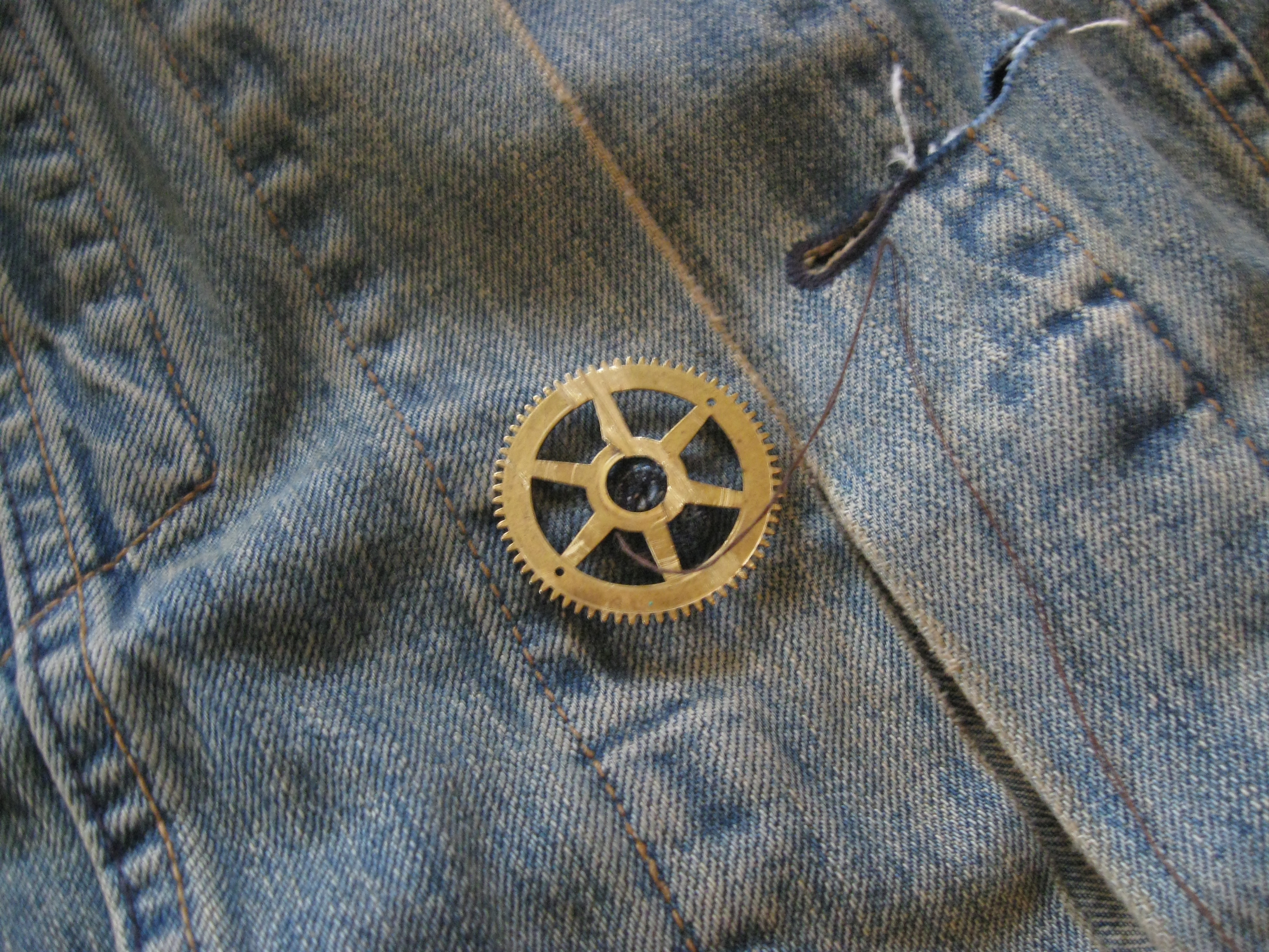 gear buttons 008.JPG