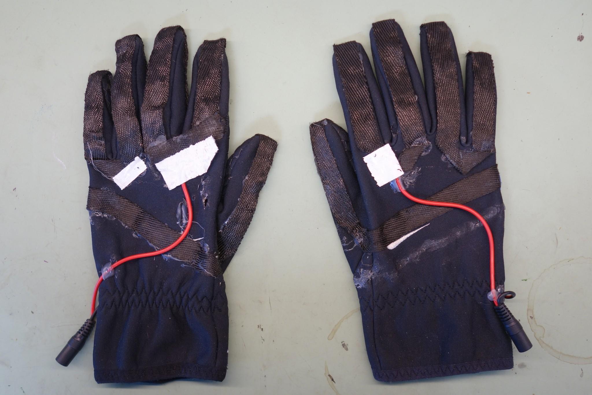 gloves1 01.jpg