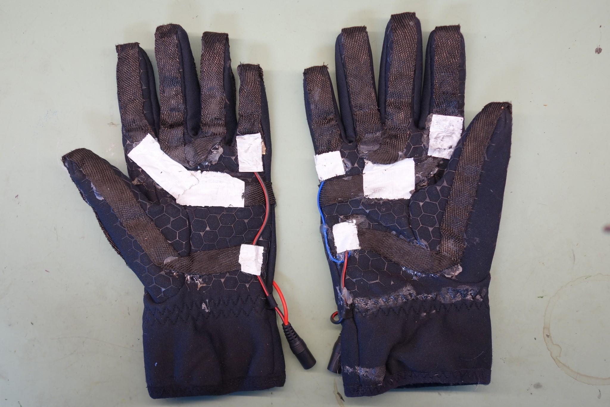 gloves1 02.jpg