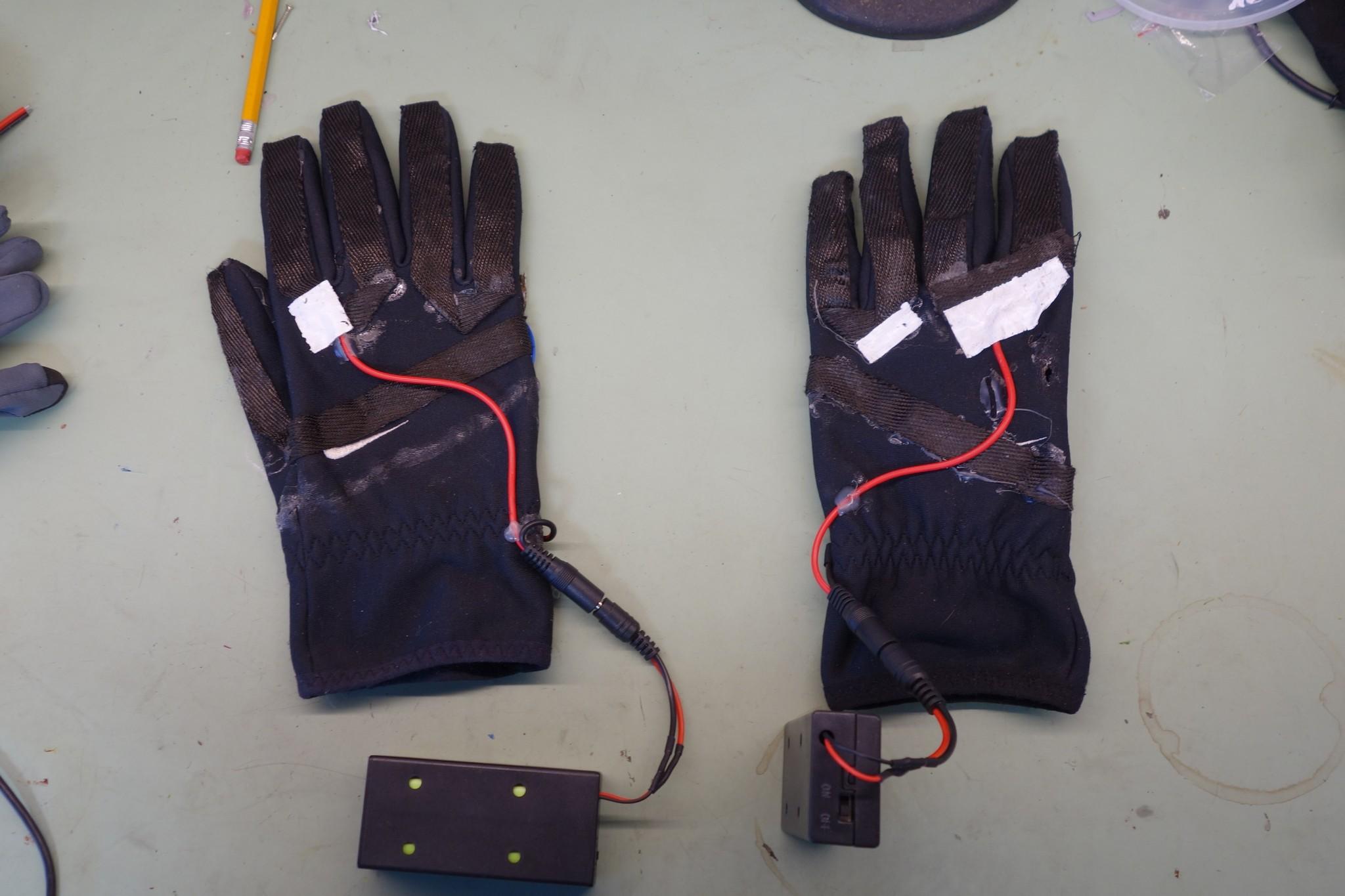 gloves1 04.jpg