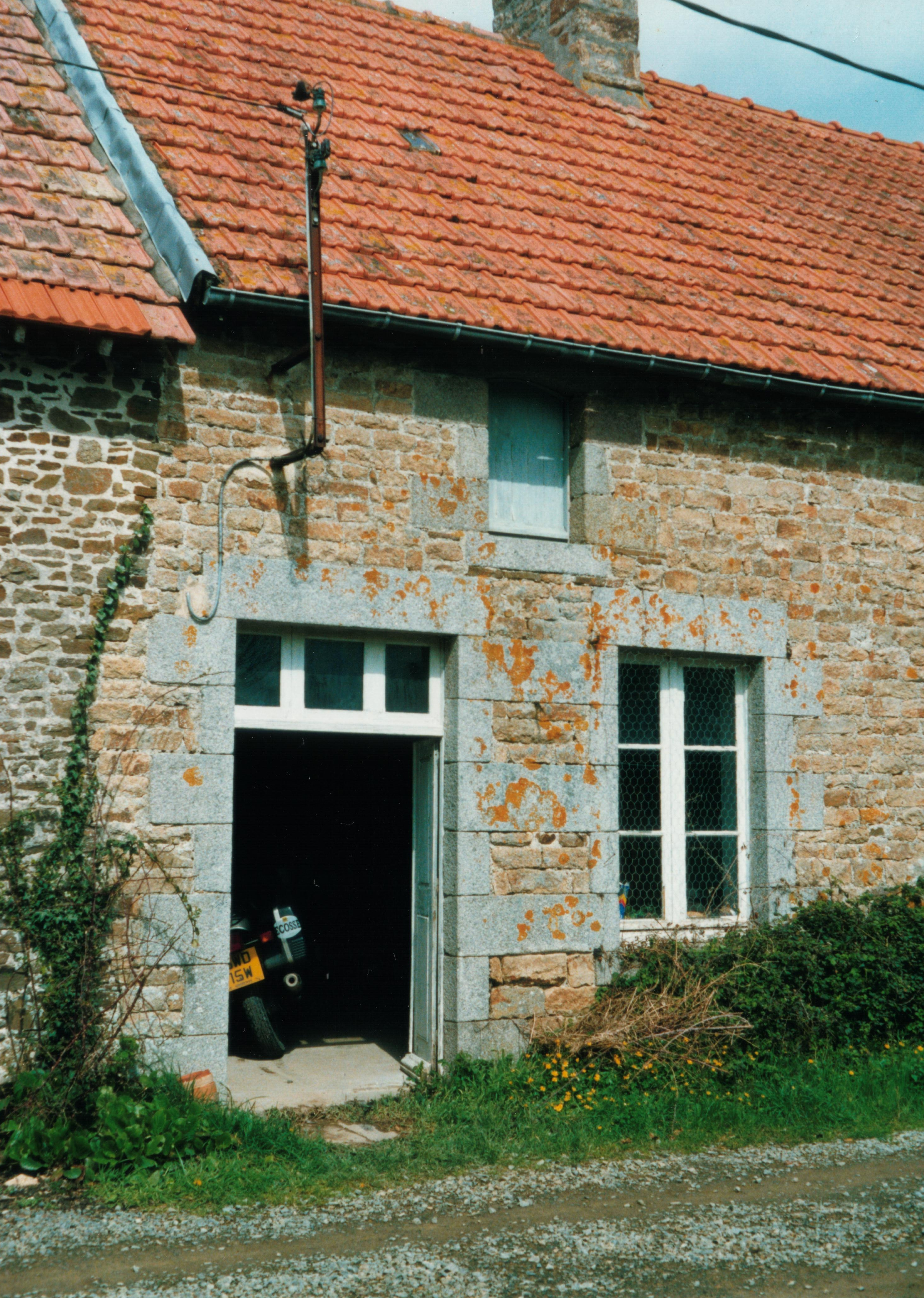 house front prior to renovation 100.jpg