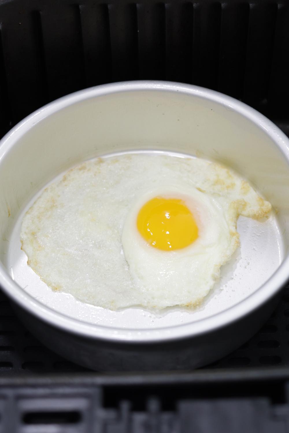 how to cook fried egg in air fryer Long 2 hi Res.jpg