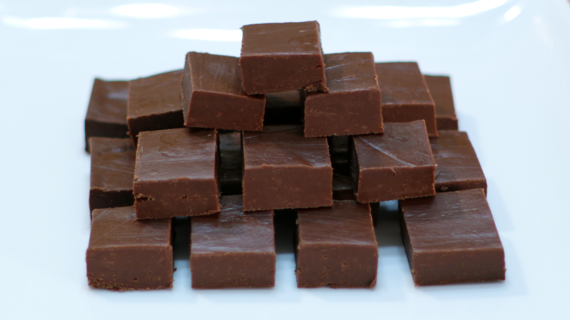 how to make fudge easy amazing homemade fudge recipe only 3 ingredients.jpg